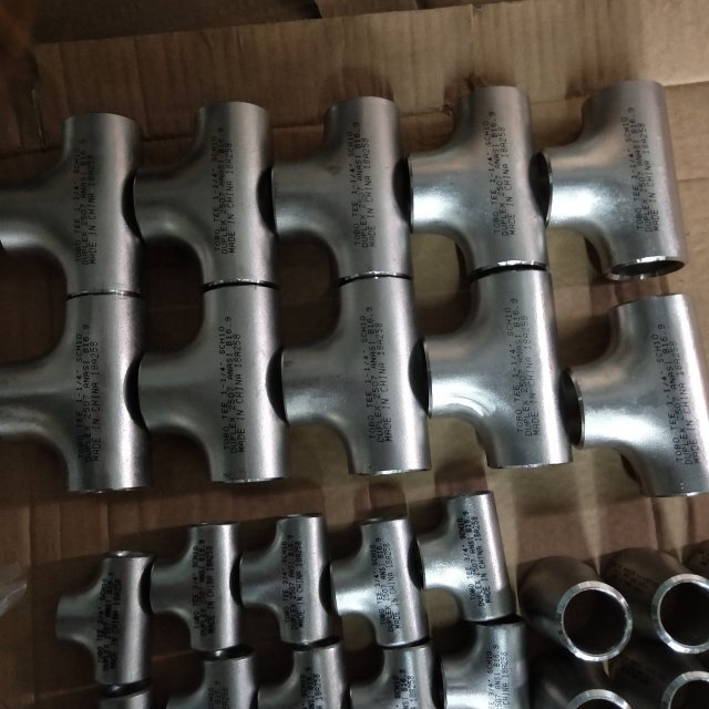METAL Fabricant Nickel 90/10 raccords pour tuyaux UNS C70600 UNS C71500 Croix équivalente en cuivre 4